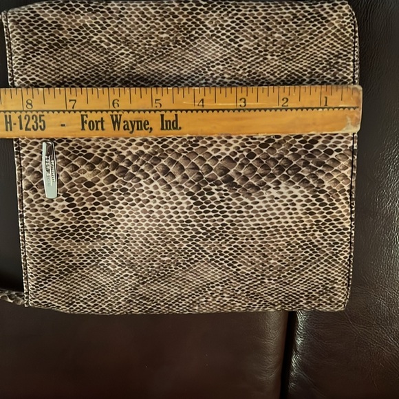 NineWest Vintage Soft Snakeskin Print with Shoulder/Crossbody Strap - Picture 8 of 9